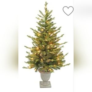 Christmas Tree - NWT 4 ft Norway Spruce Pre-Lit Porch Tree